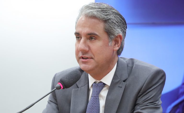 Comissão aprova modelo para coleta seletiva e logística reversa do coco verde