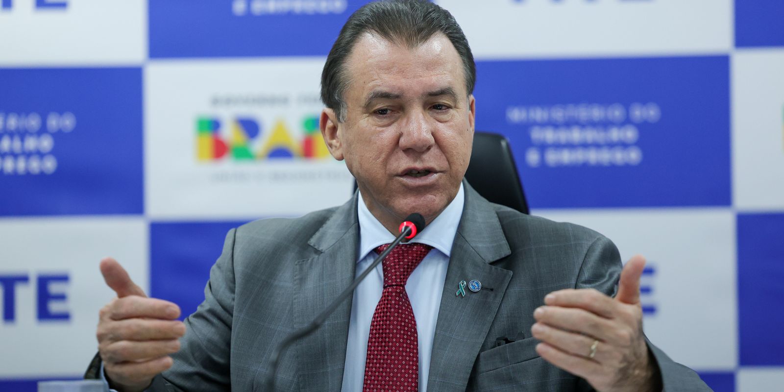 Brasil encerra 2025 com crescimento de 5% no número de empregos formais
