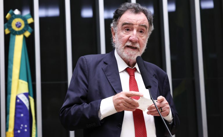 Comissão da Câmara estabelece regras para formatura antecipada no ensino superior