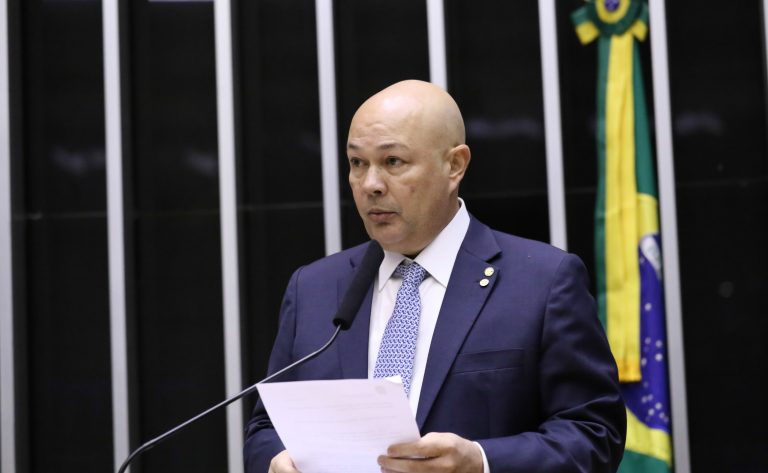 Comissão discute projeto de lei que regulamenta contratos entre fornecedores e distribuidores