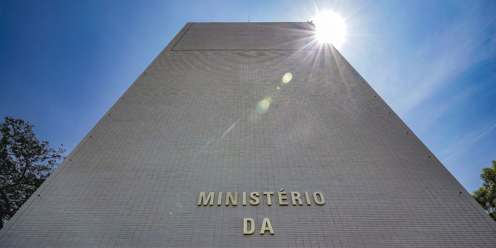 Defesa e Cidades lideram bloqueios no orçamento de 2026