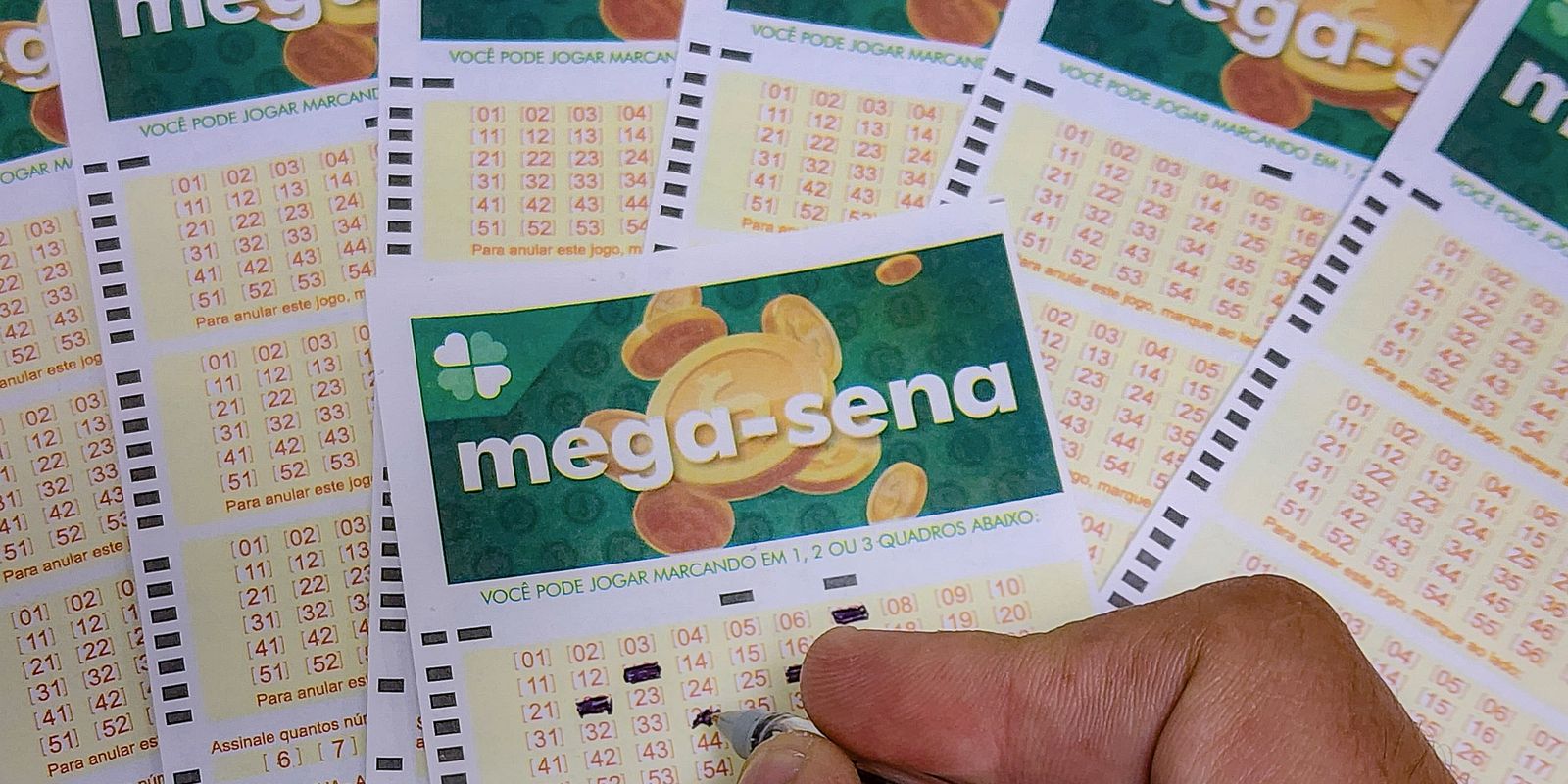 Mega-Sena acumula e prêmio principal chega a R$ 16 milhões