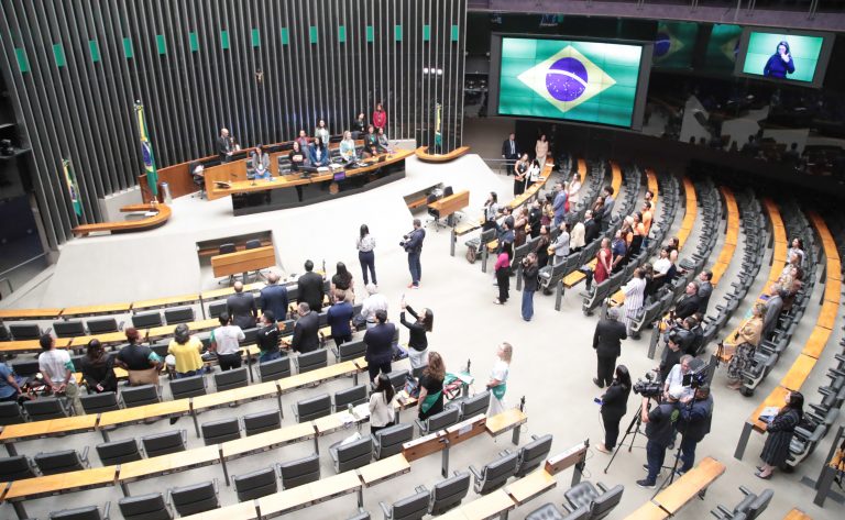 Câmara dos Deputados realiza sessão solene pelo dia de combate ao abuso e exploração sexual infantojuvenil