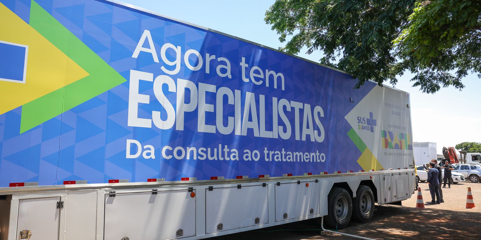 Manguinhos recebe carreta de saúde da mulher do programa Agora Tem Especialistas