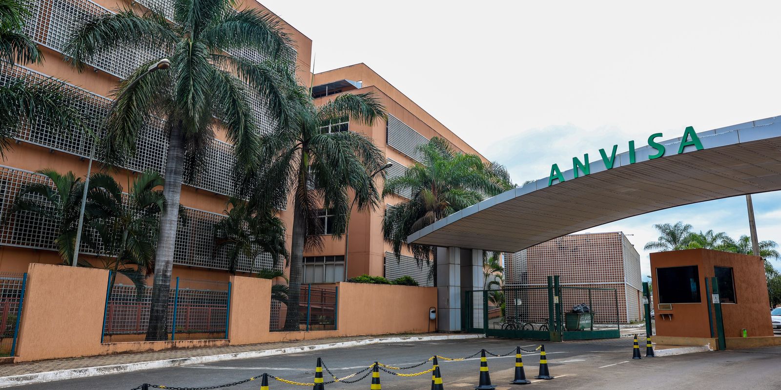 Anvisa ordena a retirada de lotes de antibióticos