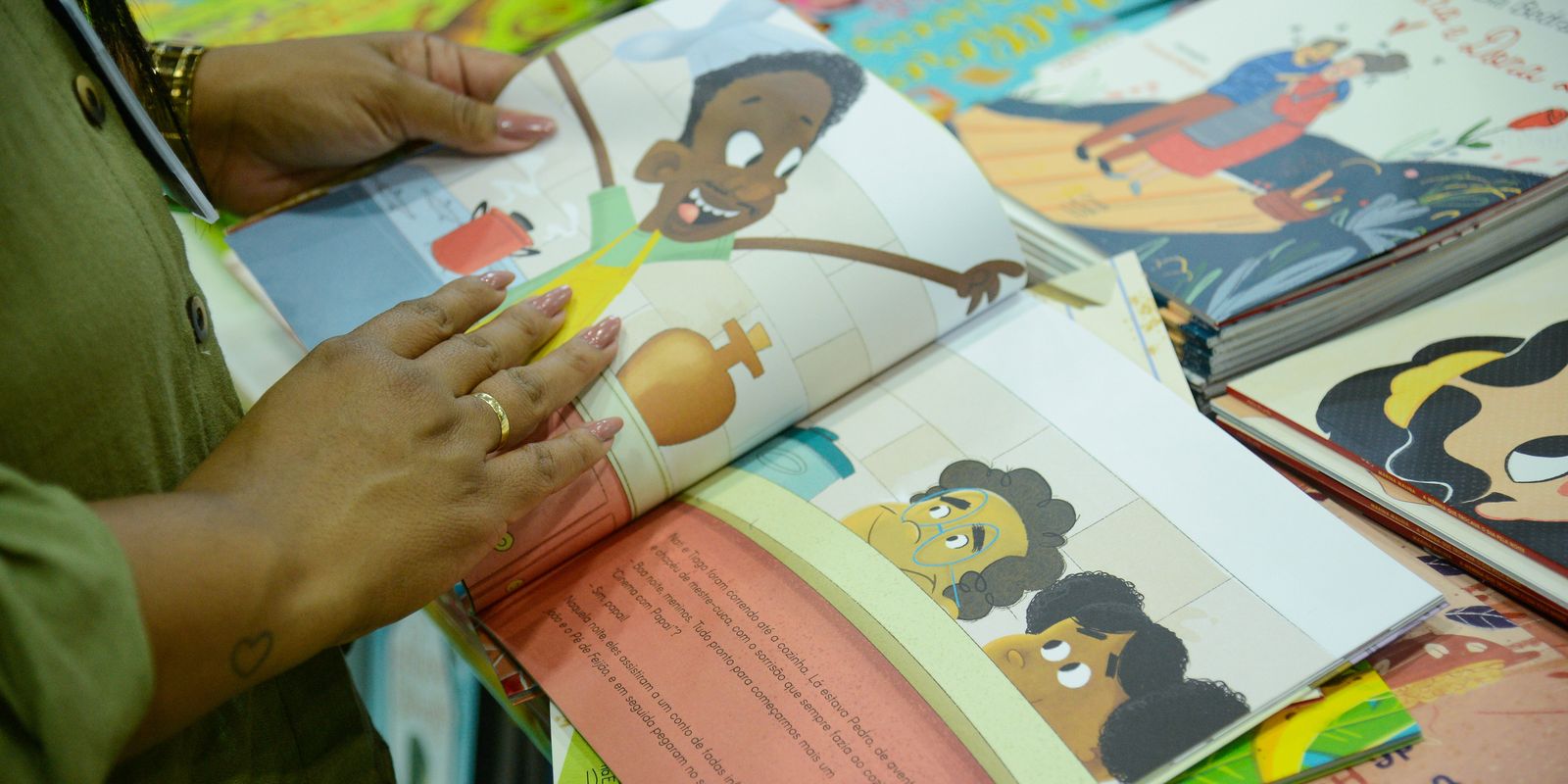Bienal nas Escolas adota tema da Copa para incentivar a leitura no Rio de Janeiro