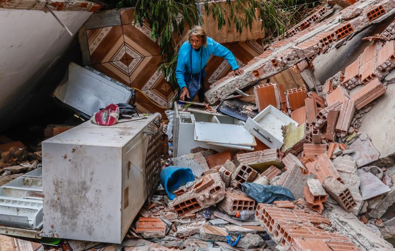 Adiamento de debate sobre a desinformação em calamidades públicas