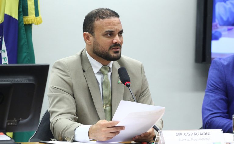 Comissão dá aval a projeto que permite porte de arma para corretores de imóveis