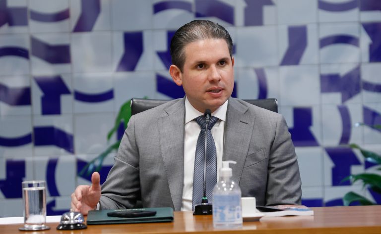Líderes da Câmara dos Deputados debatem fim da escala 6x1 e combate à misoginia