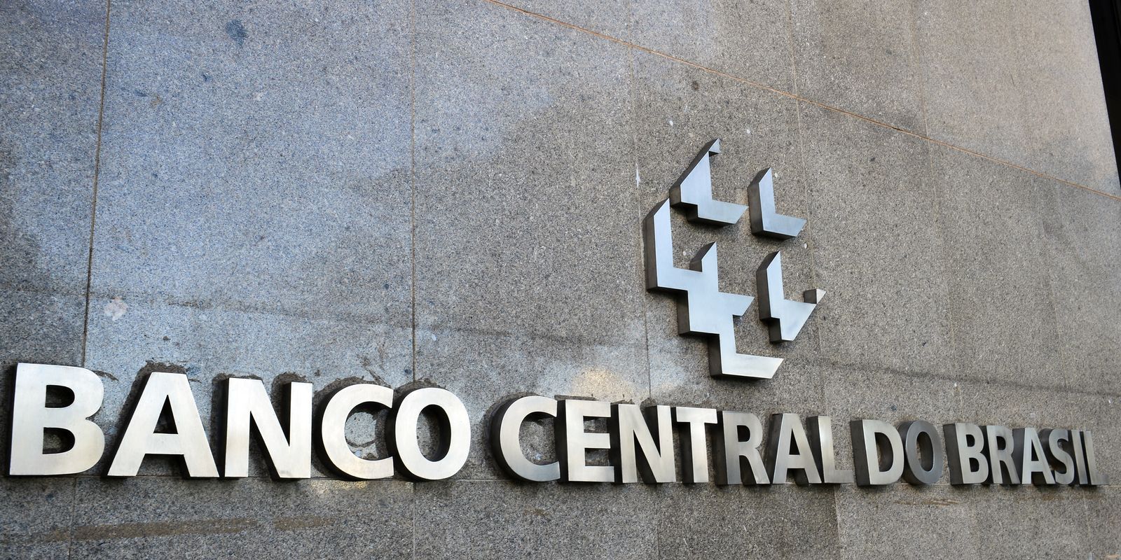 Mercado financeiro eleva projeção da Selic para 13,75% ao ano