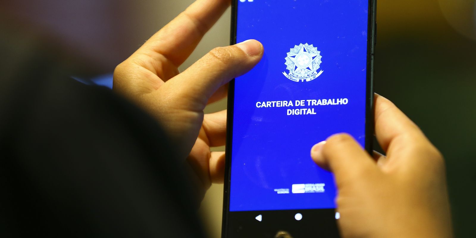 Taxa de desemprego cai para 5,4% no 2º trimestre e atinge menor nível histórico