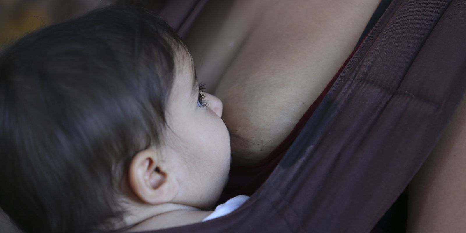 Amamentação reduz risco de doença cardíaca na mãe, aponta estudo