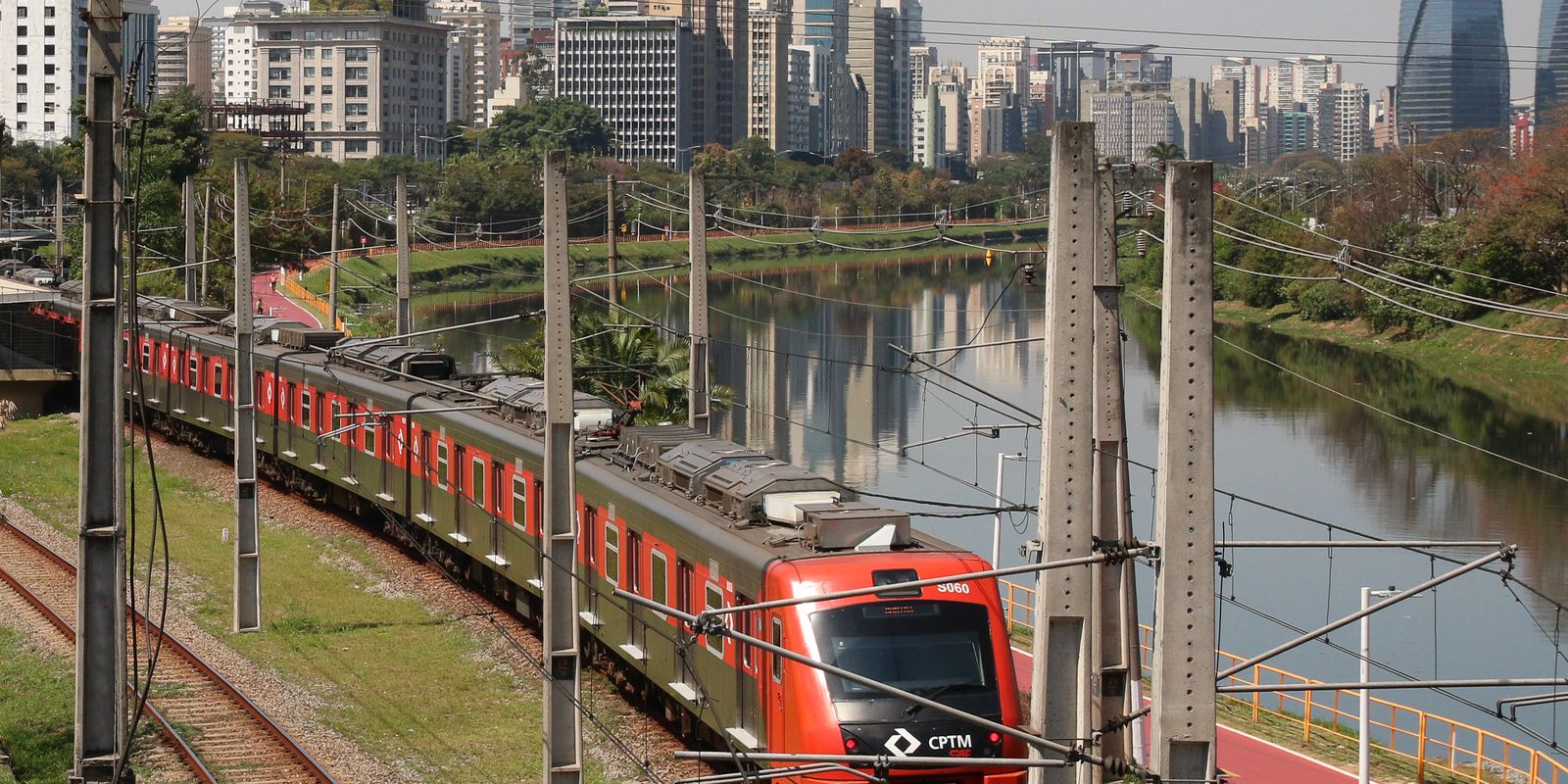Greve de trens em SP gera mais de 2 mil km de engarrafamento