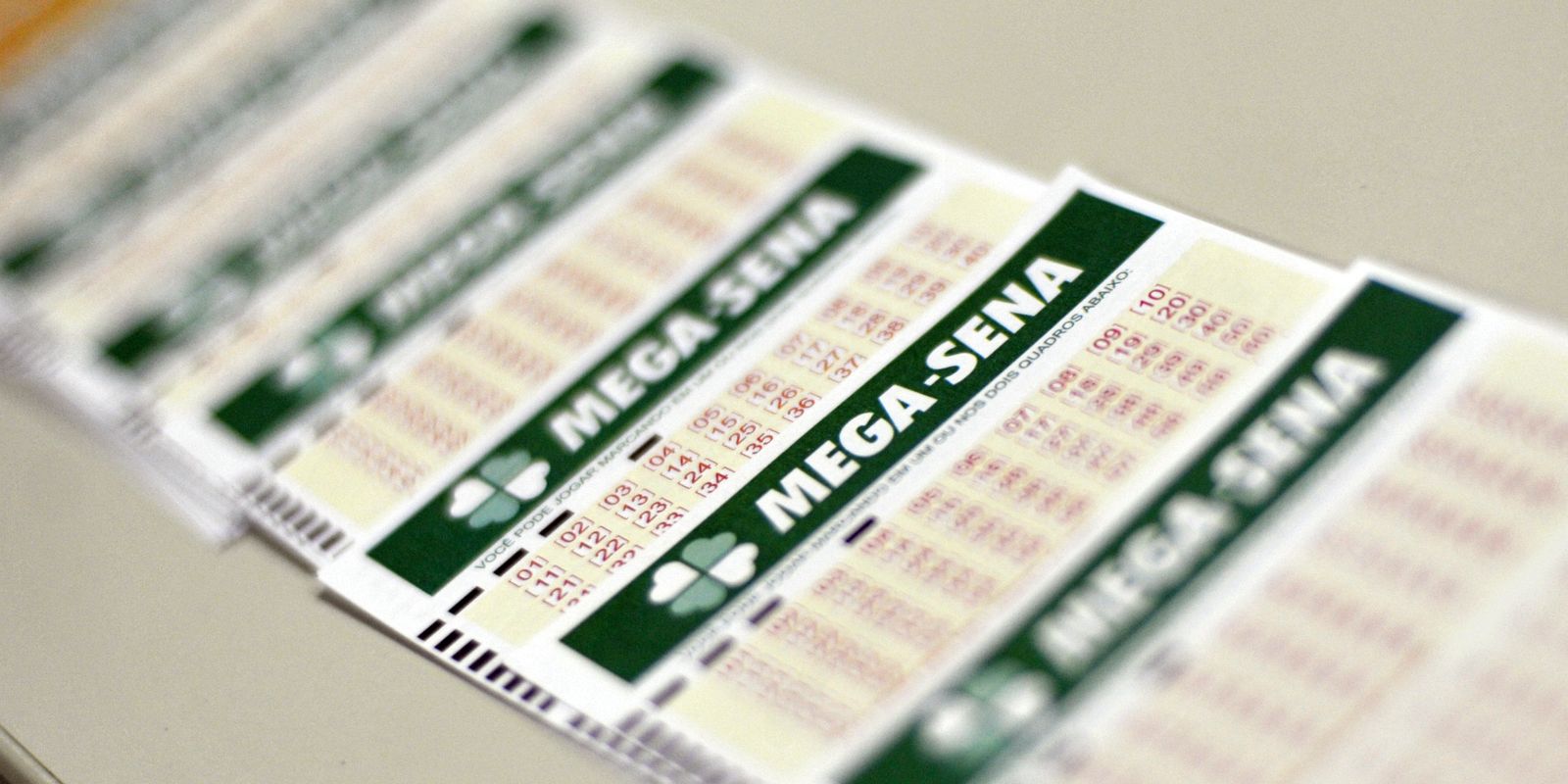 Prêmio da Mega-Sena acumula e chega a R$ 100 milhões no sorteio de domingo
