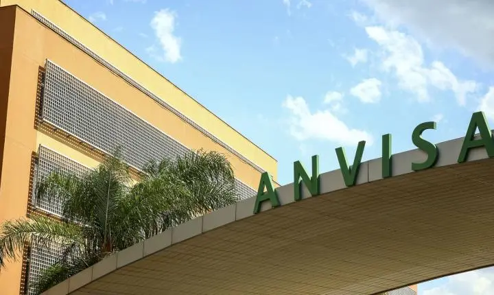 Anvisa proíbe lotes de fármacos para hipertensão e câncer de mama