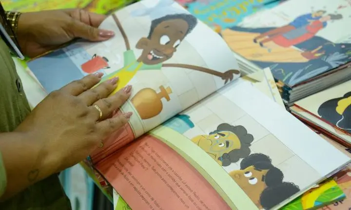 Bienal nas Escolas adota tema da Copa para incentivar a leitura no Rio de Janeiro