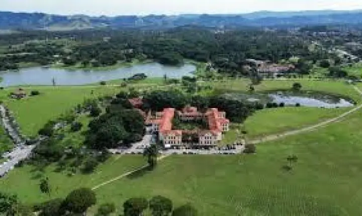 Cidade Universitária: O Impacto Econômico da Rural (UFRRJ) no Comércio de Seropédica