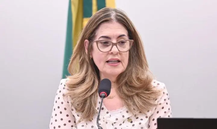 Comissão do trabalho aprova regras para uniformes que protegem a dignidade do empregado