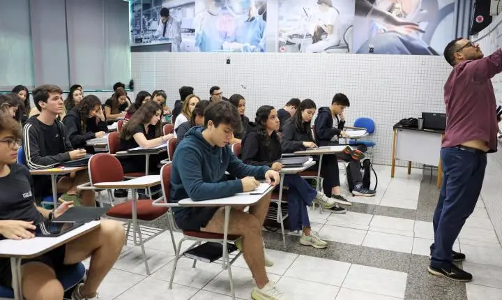 Estudantes podem renegociar débitos do Fies a partir de quarta-feira com o Desenrola