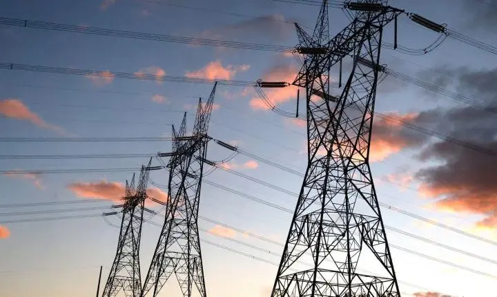Governo renova contratos de energia em 13 estados