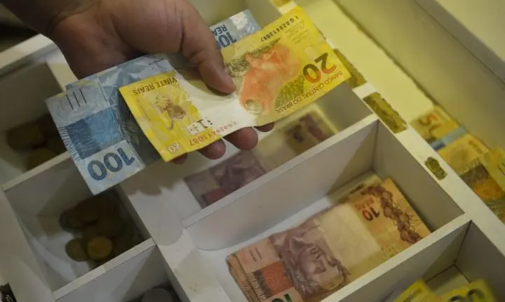 Inflação para correção salarial atinge 4,11% em um ano