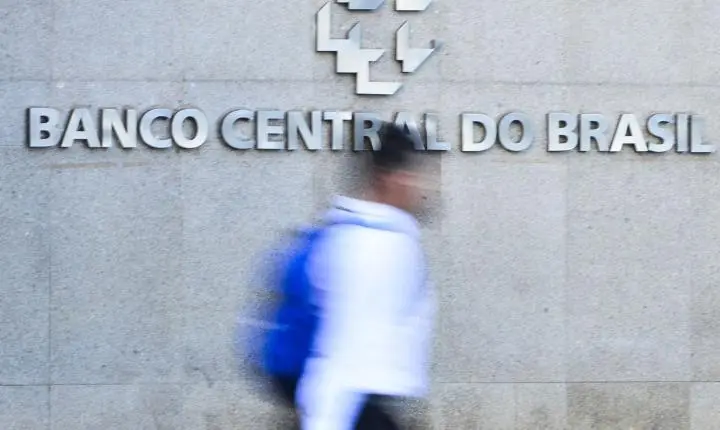 Juros do crédito livre para pessoas físicas sobem e chegam a 64%