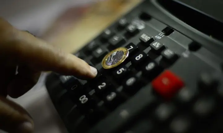 Prévia da inflação desacelera e registra alta de 0,06% em julho, revela IBGE