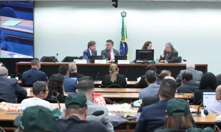 Centrais sindicais solicitam fim imediato da escala 6x1